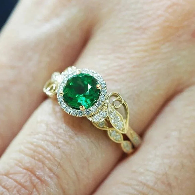 European and American Anniversary Couple Gift: European and American New Geometric Ring Luxury Green Zircon Accessory