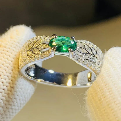 European and American Anniversary Couple Gift: European and American New Geometric Ring Luxury Green Zircon Accessory