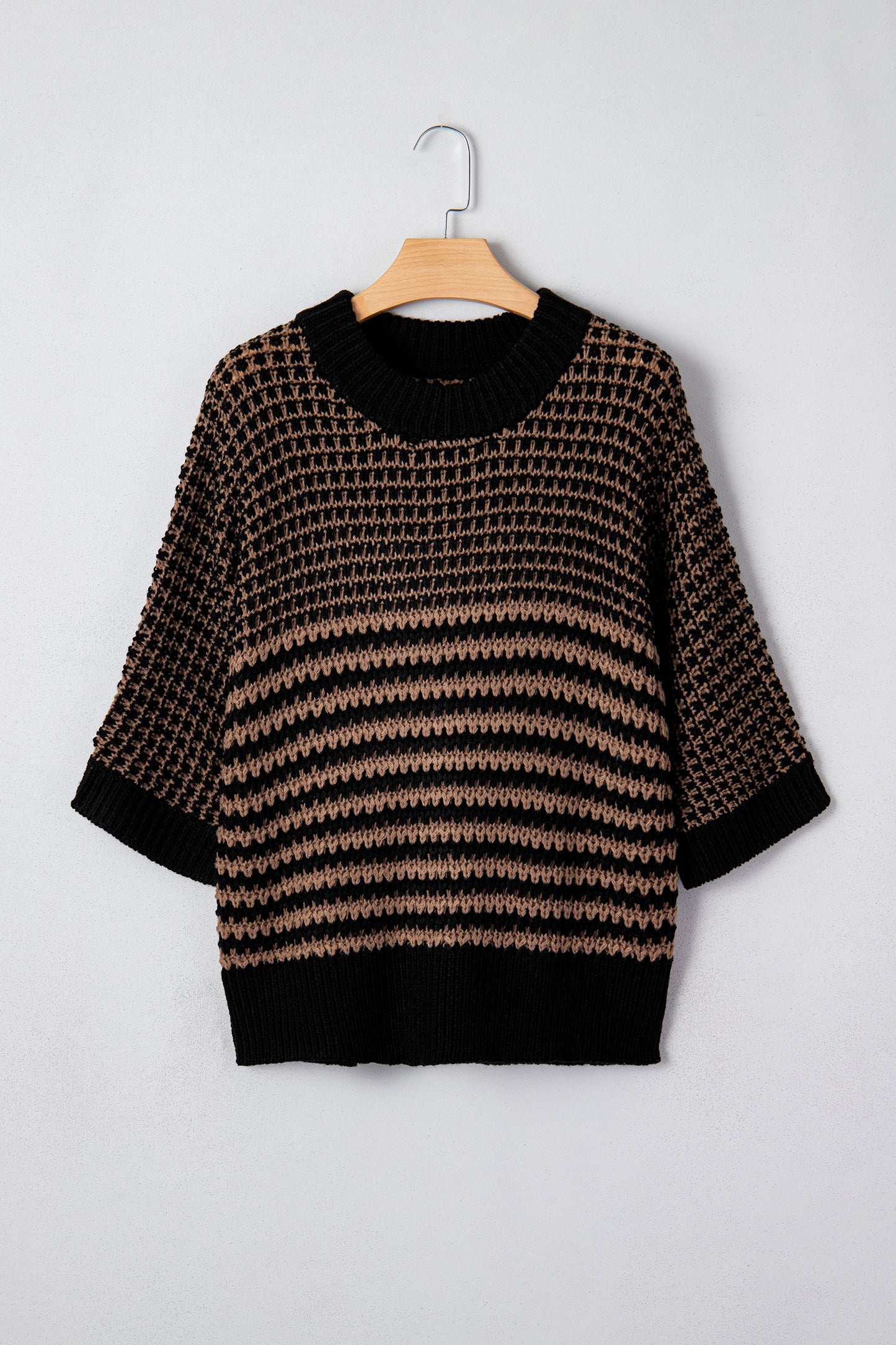 Suéter holgado con mangas de ¾ drapeadas y raya negra