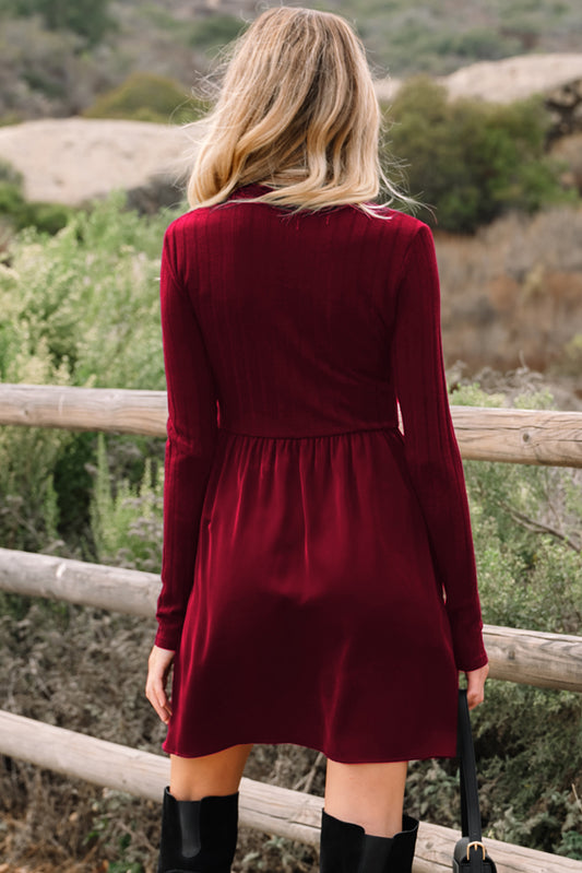 Vestido Mini Manga Larga de Punto Acanalado con Parches y Cuello Volante Dahlia Roja