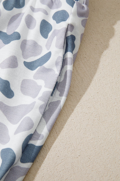 Conjunto de pijama de 2 piezas con estampado de camuflaje beige con solapa y cordón para shorts