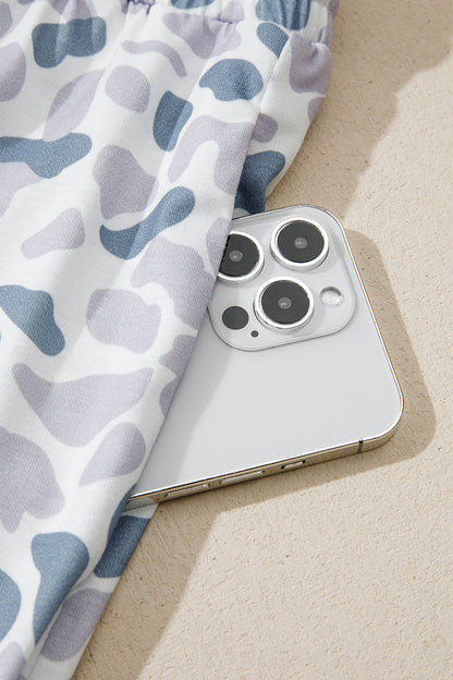 Conjunto de pijama de 2 piezas con estampado de camuflaje beige con solapa y cordón para shorts