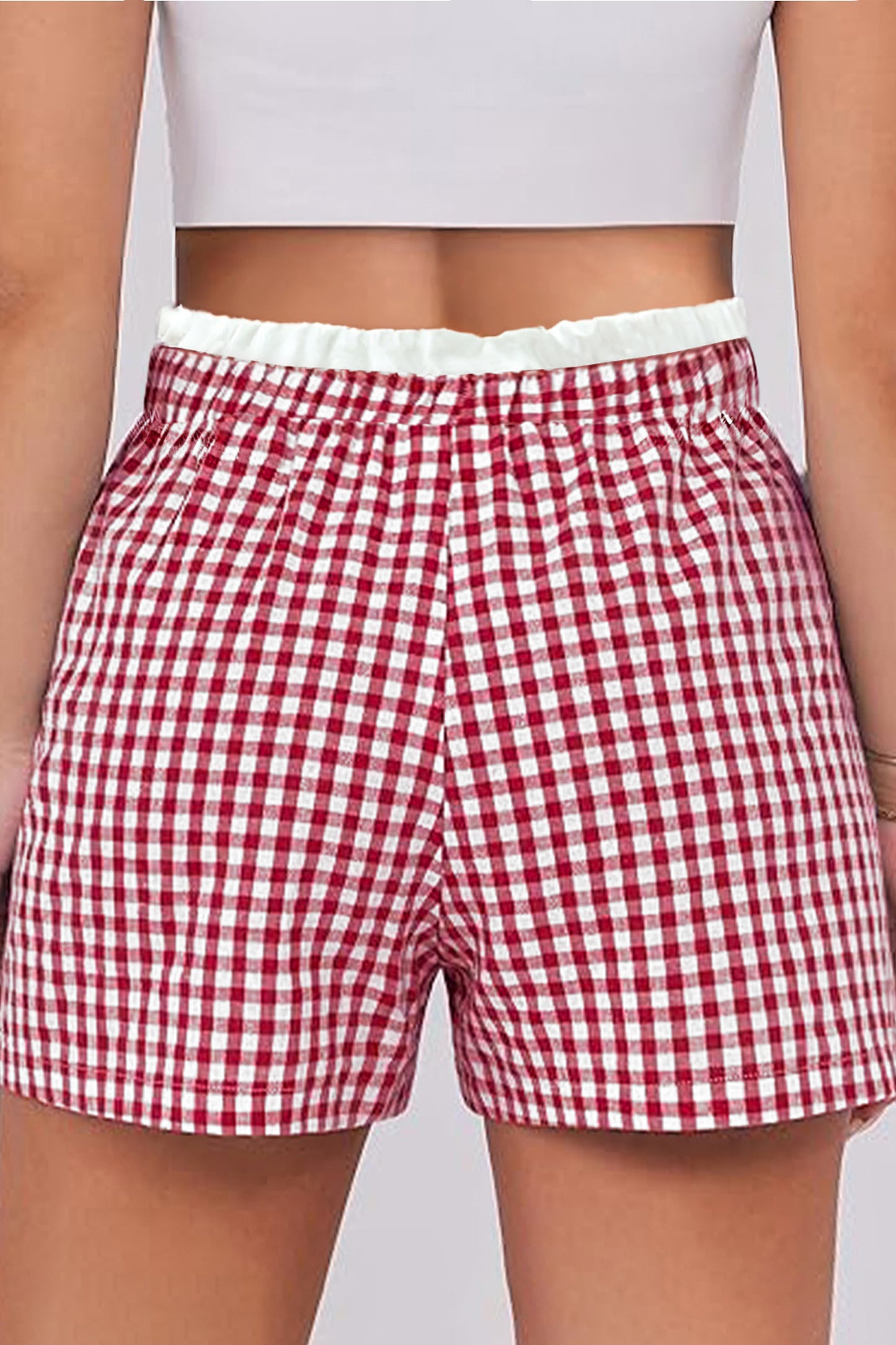 Pantalones cortos de talla grande con estampado a cuadros y ribete de contraste en rojo