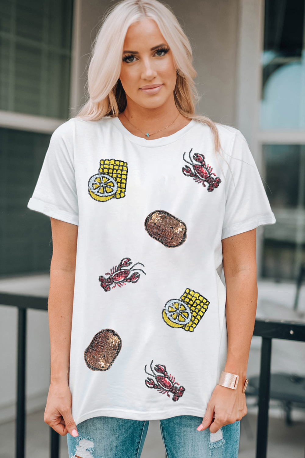 Camiseta blanca con cuello redondo, estampado de lentejuelas, cangrejo, patata, limón y maíz