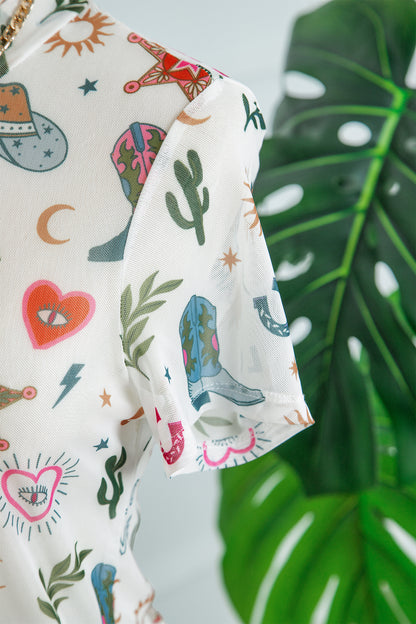 Top de malla transparente con estampado del oeste y el texto "LOVE WILD DREAMER" en blanco