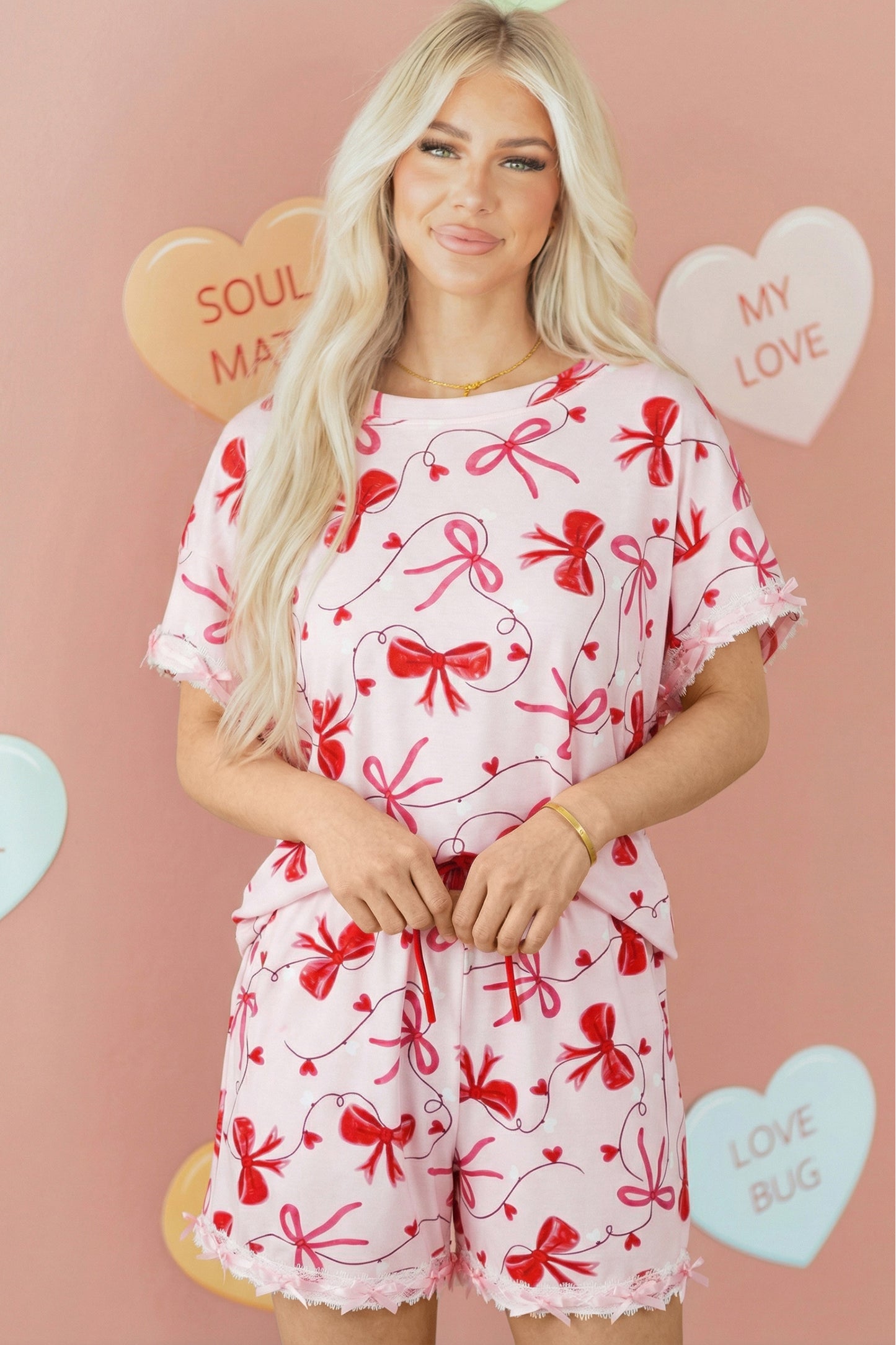 Conjunto de 2 piezas de blusa holgada con estampado de lazo romántico rojo y shorts con cordón para estar en casa