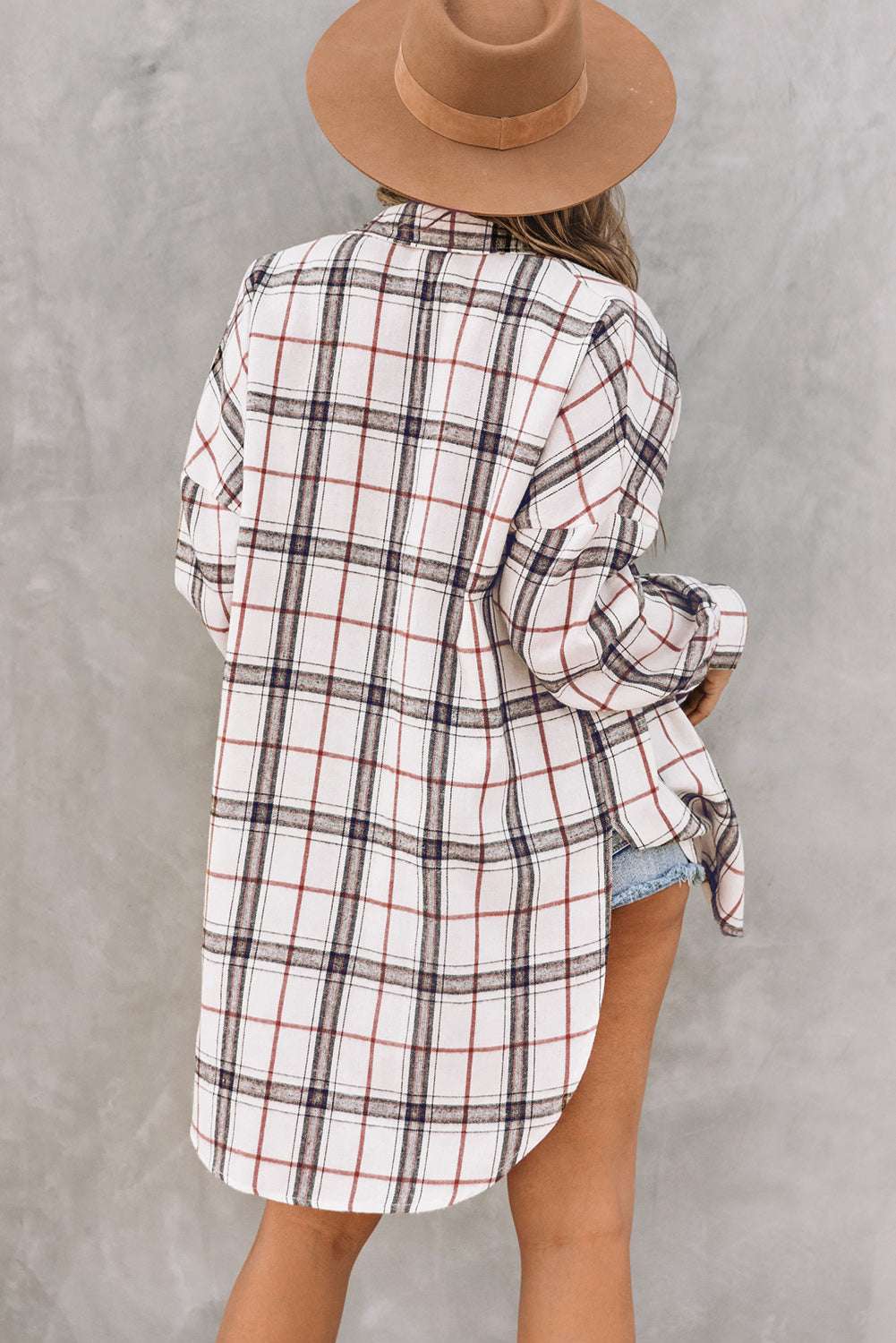 Sobrecamisa Blanca de Cuadros Grandes con Aberturas