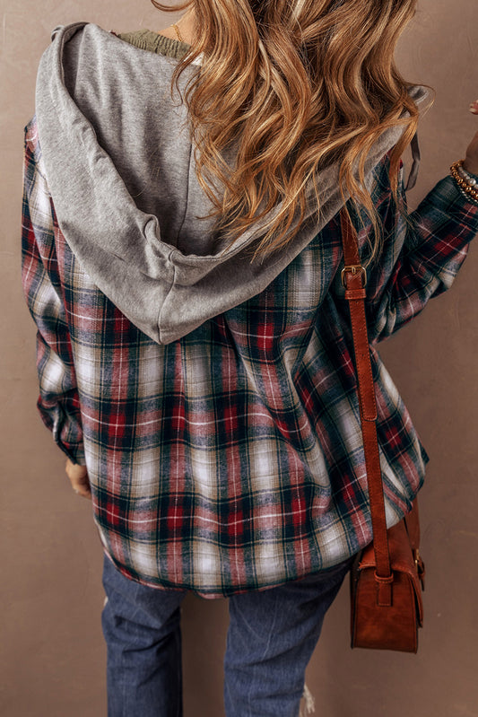 Chaqueta con capucha y bolsillos en el pecho con botones y estampado de cuadros escoceses rojos