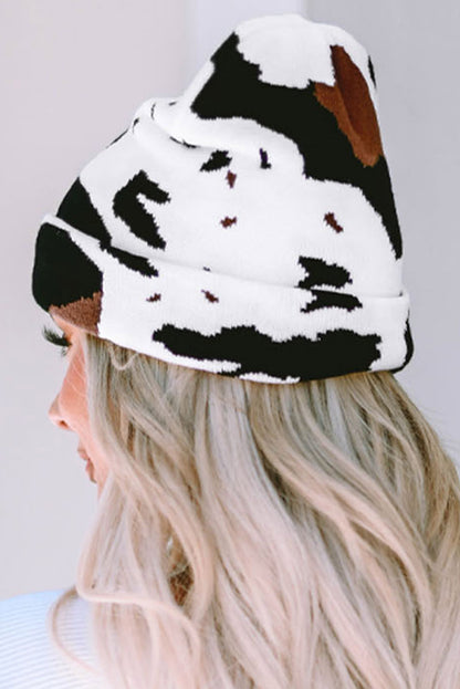 Gorro cálido con estampado de manchas de vaca en negro