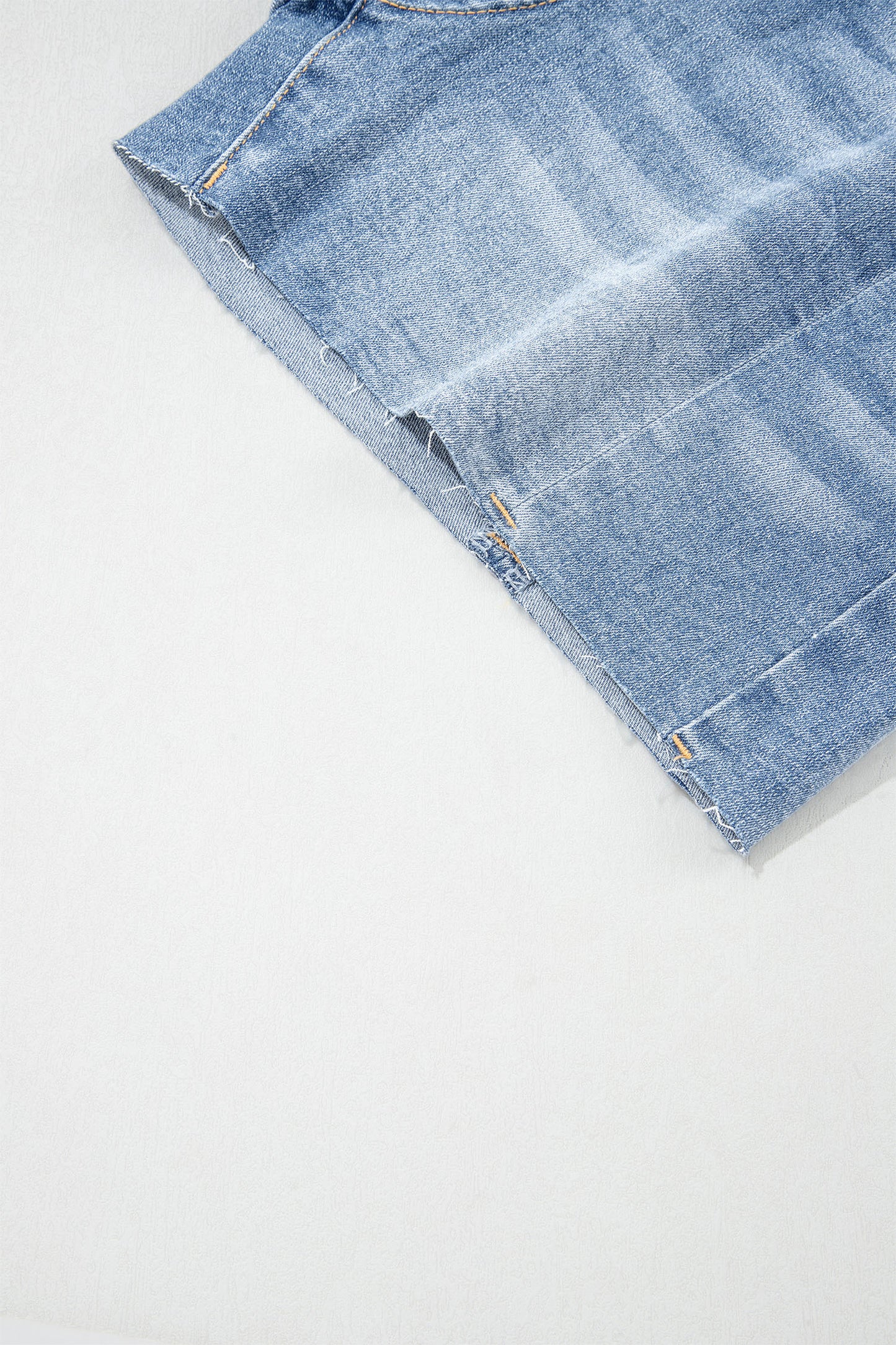 Shorts vaqueros Beau Blue Acid Wash con bajo sin rematar
