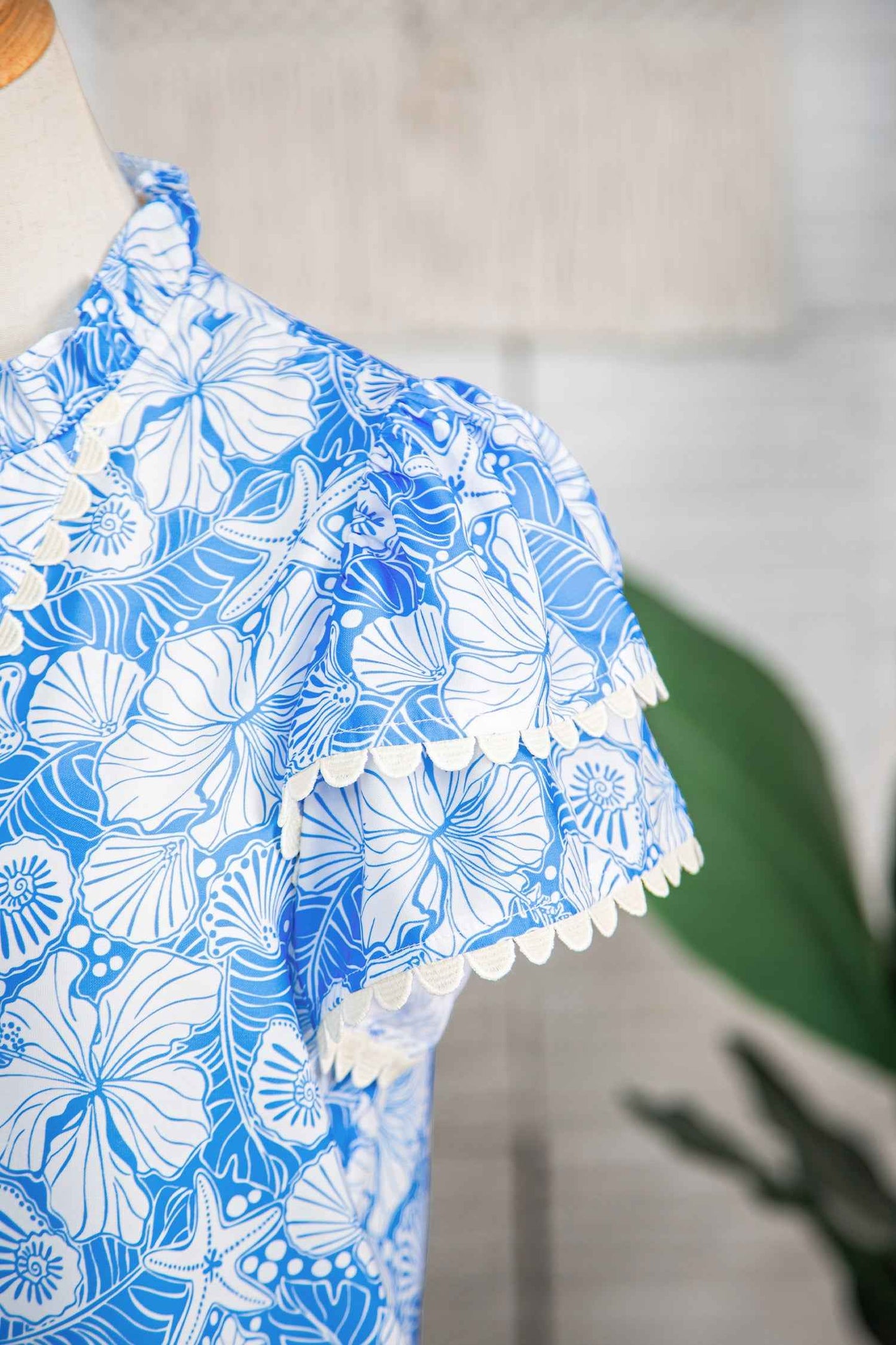 Sky Blue Oceanic Floral Print Scalloped Trim V Neck Short Sleeve Blouse