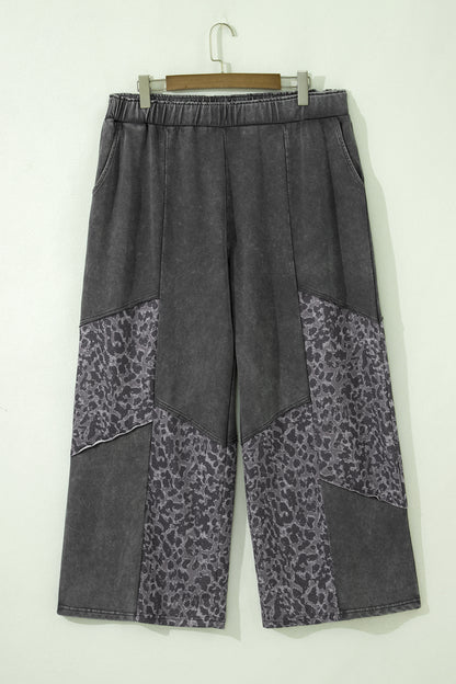 Pantalones de pernera ancha con estampado de leopardo y lavado mineral en gris oscuro de talla grande
