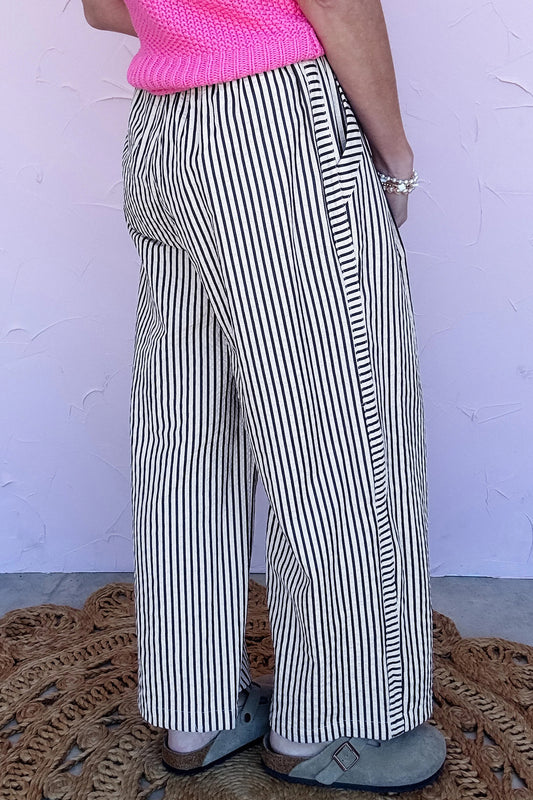 Pantalones casuales negros de pernera ancha con raya