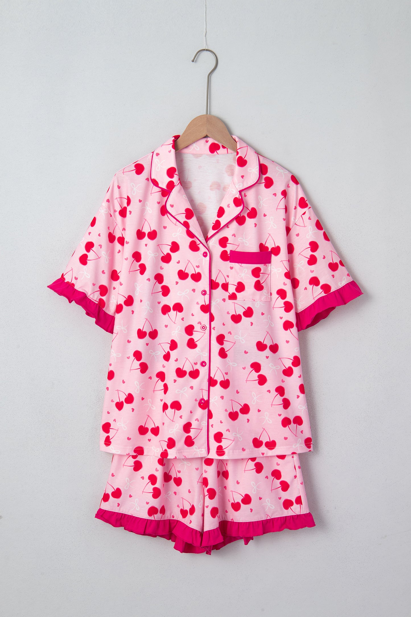 Conjunto corto de pijama con estampado mixto de cerezas y lazo con borde festoneado