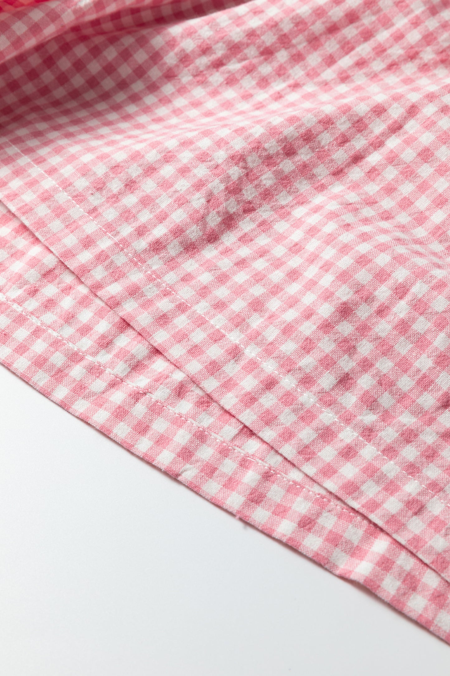 Pantalones cortos de talla grande con estampado de cuadros y ribete rosa en contraste