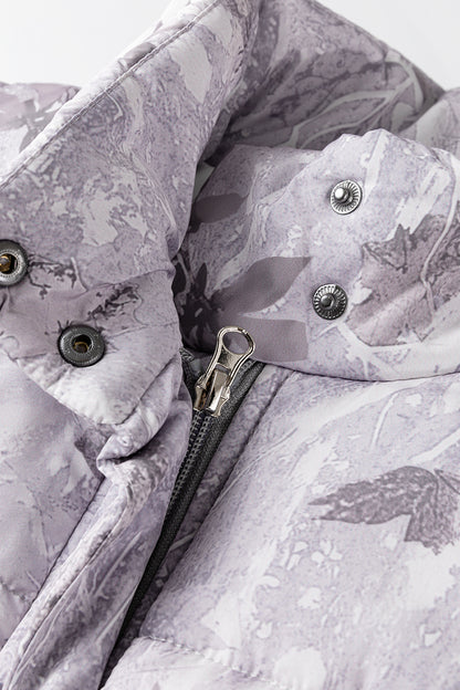 Chaleco acolchado de invierno con estampado de hojas de camuflaje gris