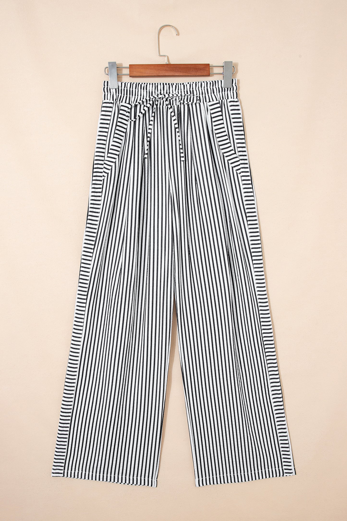 Pantalones casuales negros de pernera ancha con raya