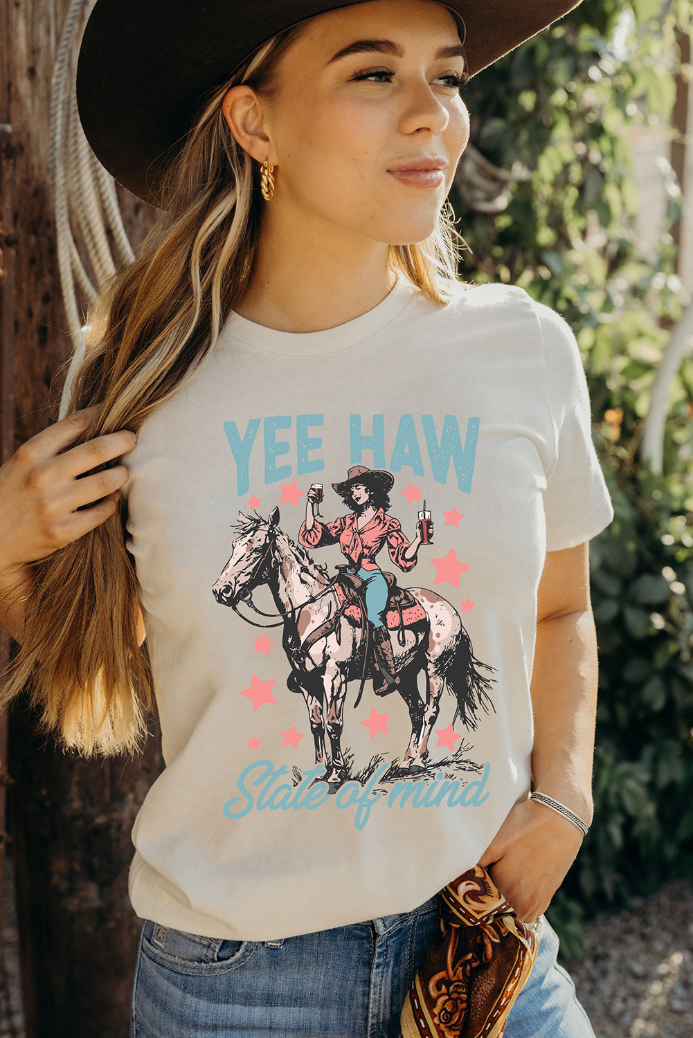 Camiseta con estampado de vaquera "YEE HAW State of mind" blanca, estilo western