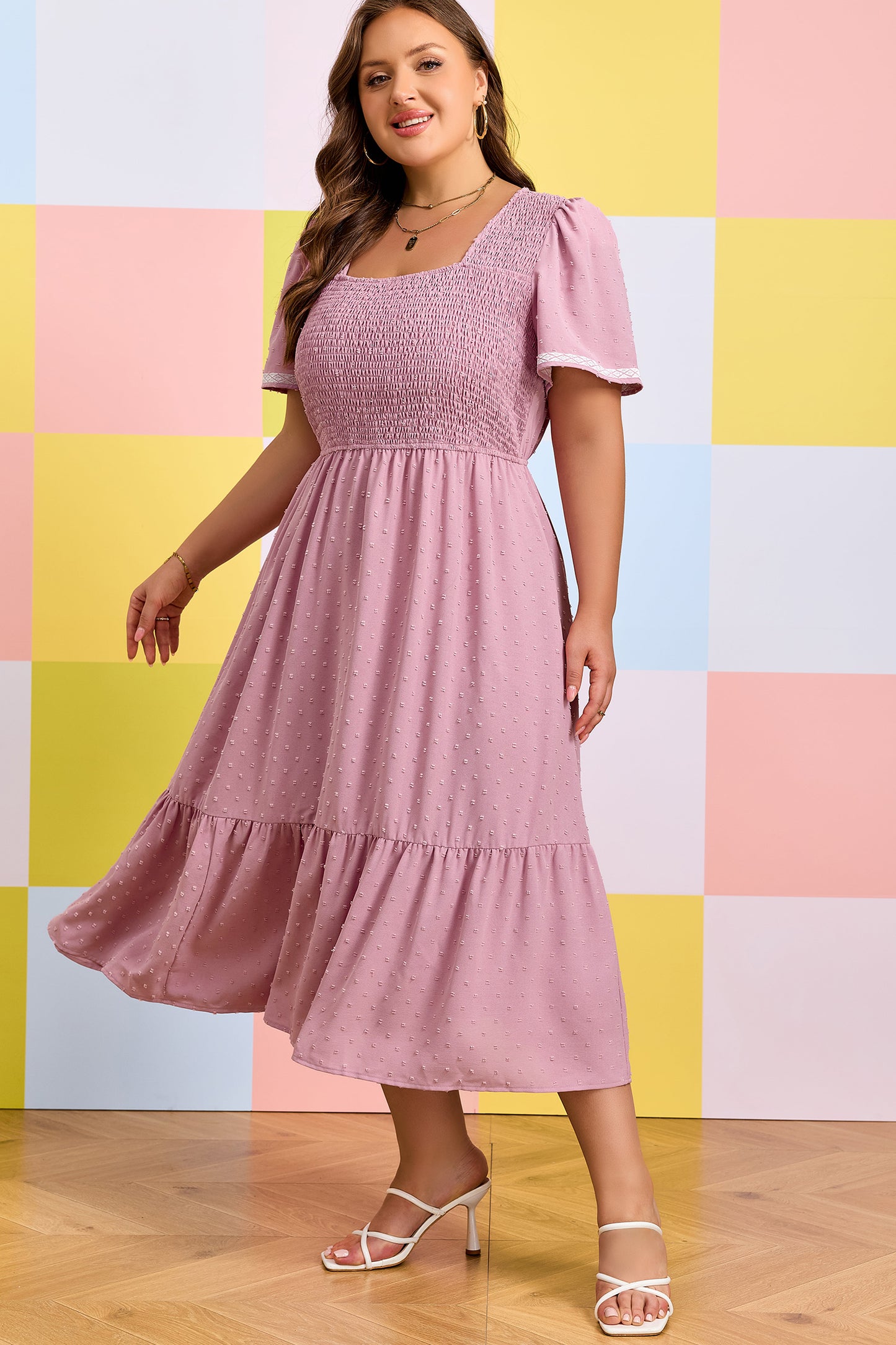 Vestido Midi Fluido Rosa Talla Grande con Manga Corta, Puntos Suizos y Cintura Fruncida