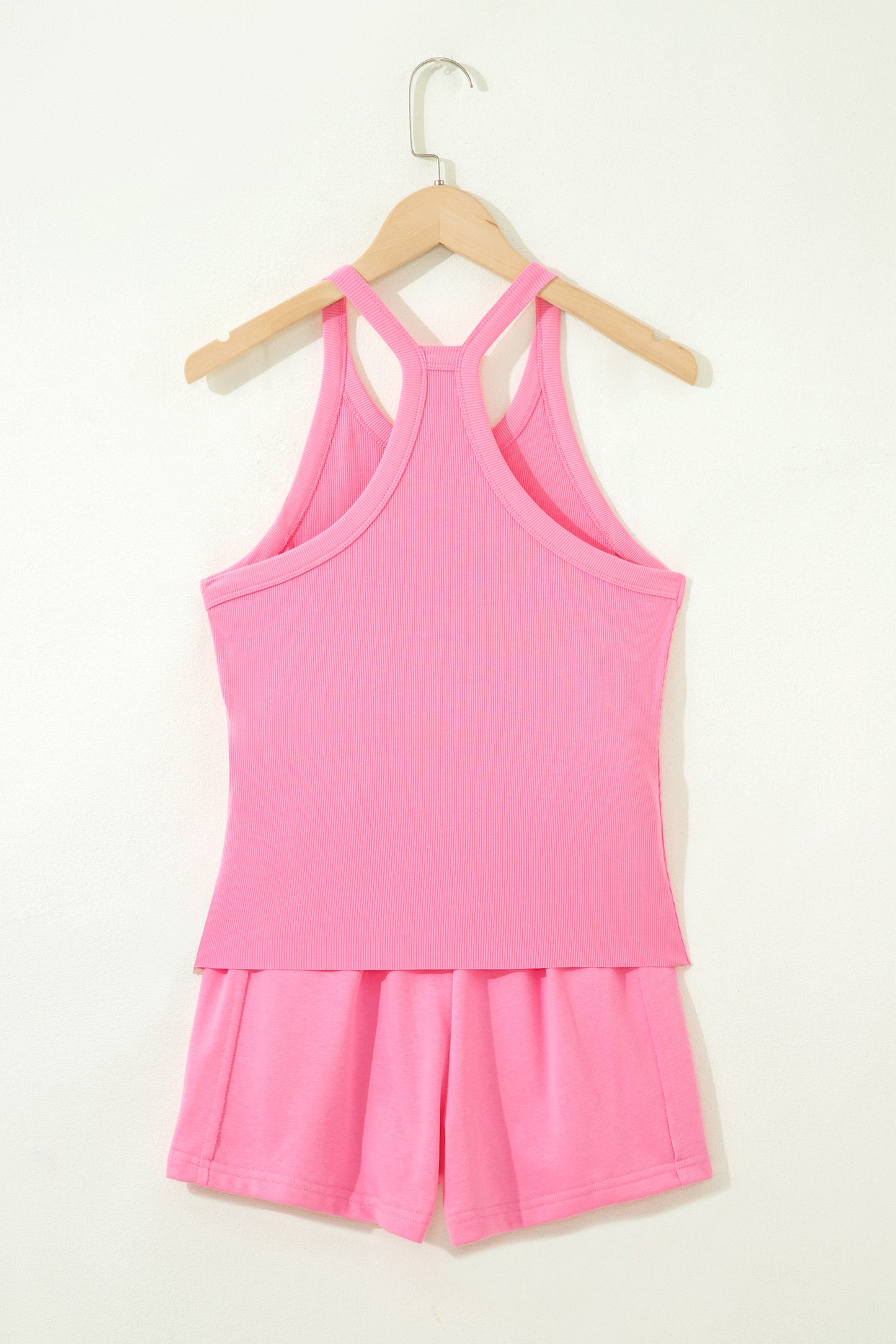 Conjunto de 2 piezas de top de tirantes finos rosa sachet y shorts elásticos de talle alto