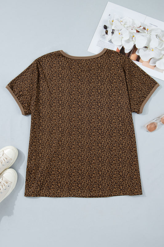Camiseta de cuello redondo con estampado de leopardo de talla grande caqui con ribete acanalado