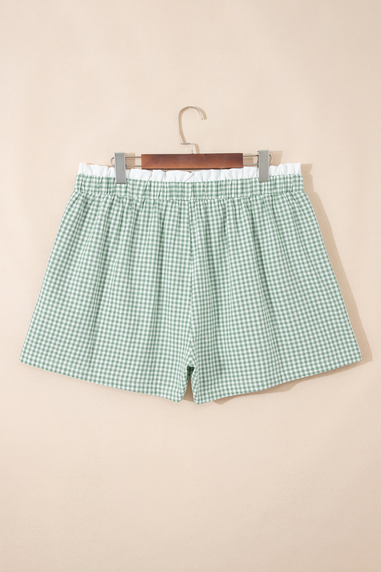 Pantalones cortos de talla grande con estampado de cuadros y ribete verde en contraste