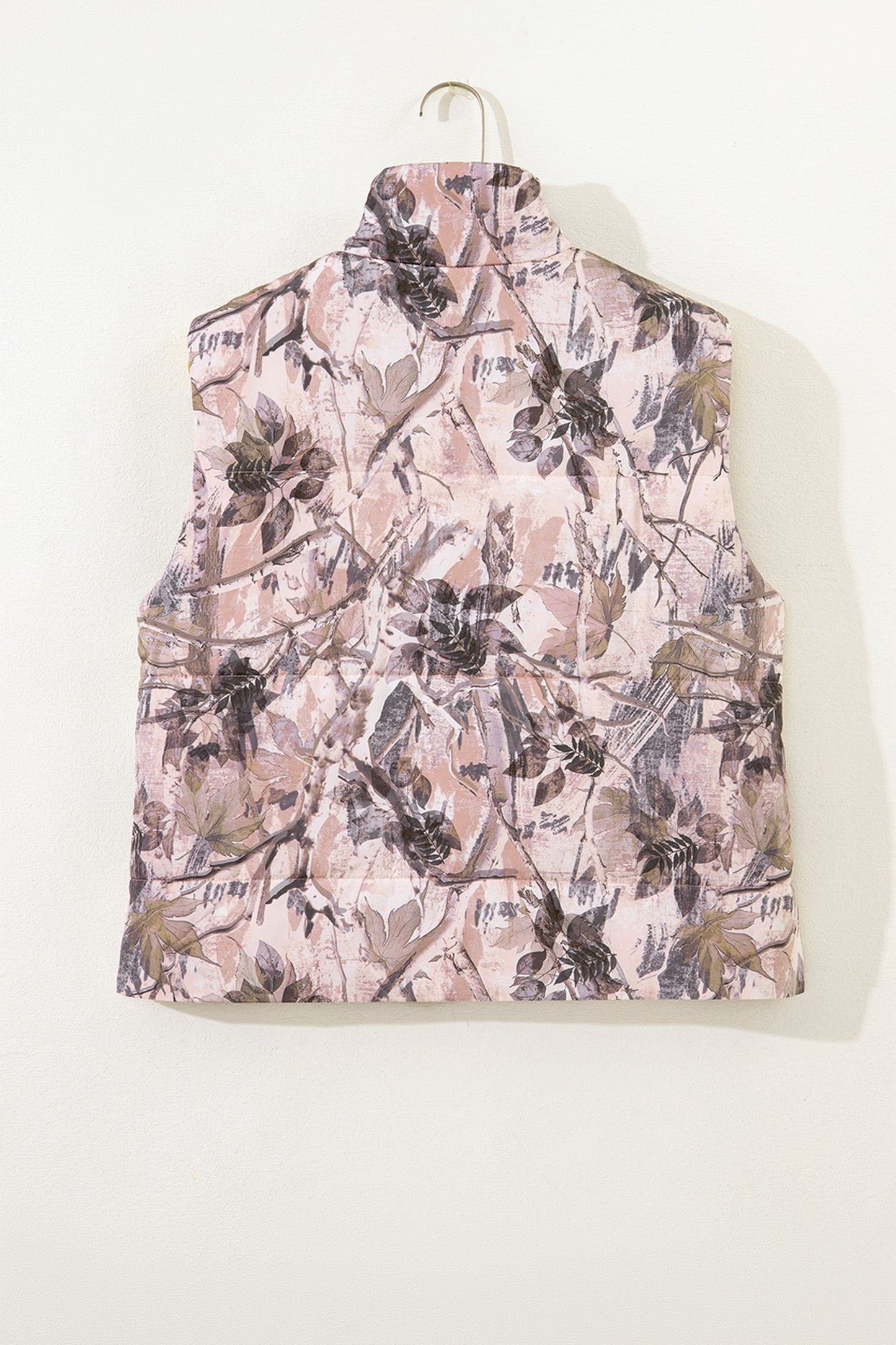 Chaleco acolchado de invierno con estampado de hojas de camuflaje marrón