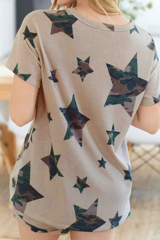 Conjunto corto de pijama con estampado de estrellas de camuflaje caqui