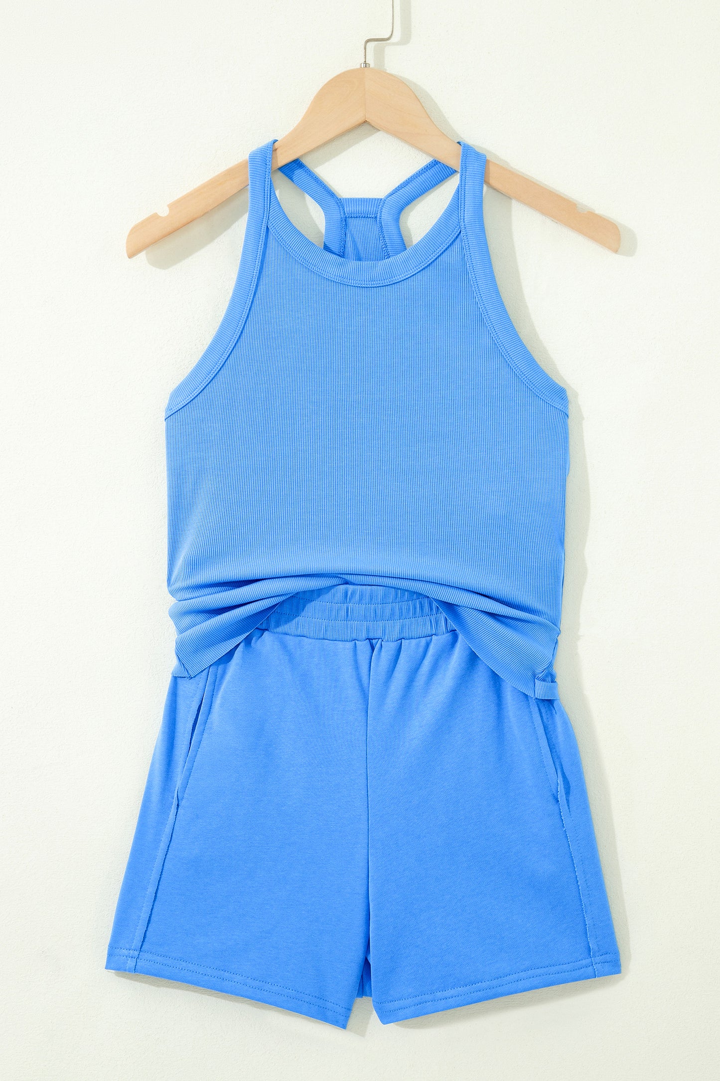 Conjunto de 2 piezas de top sin mangas ajustado azul cielo y shorts elásticos de cintura alta
