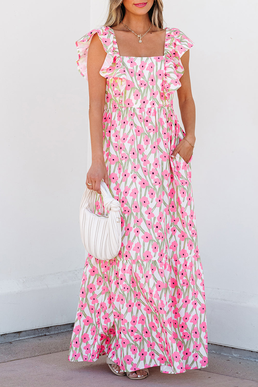 Vestido largo con estampado floral rosa, escote cuadrado y tirantes con volantes