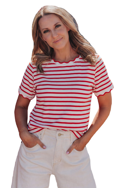Camiseta de cuello redondo con ribete festoneado de rayas verdes