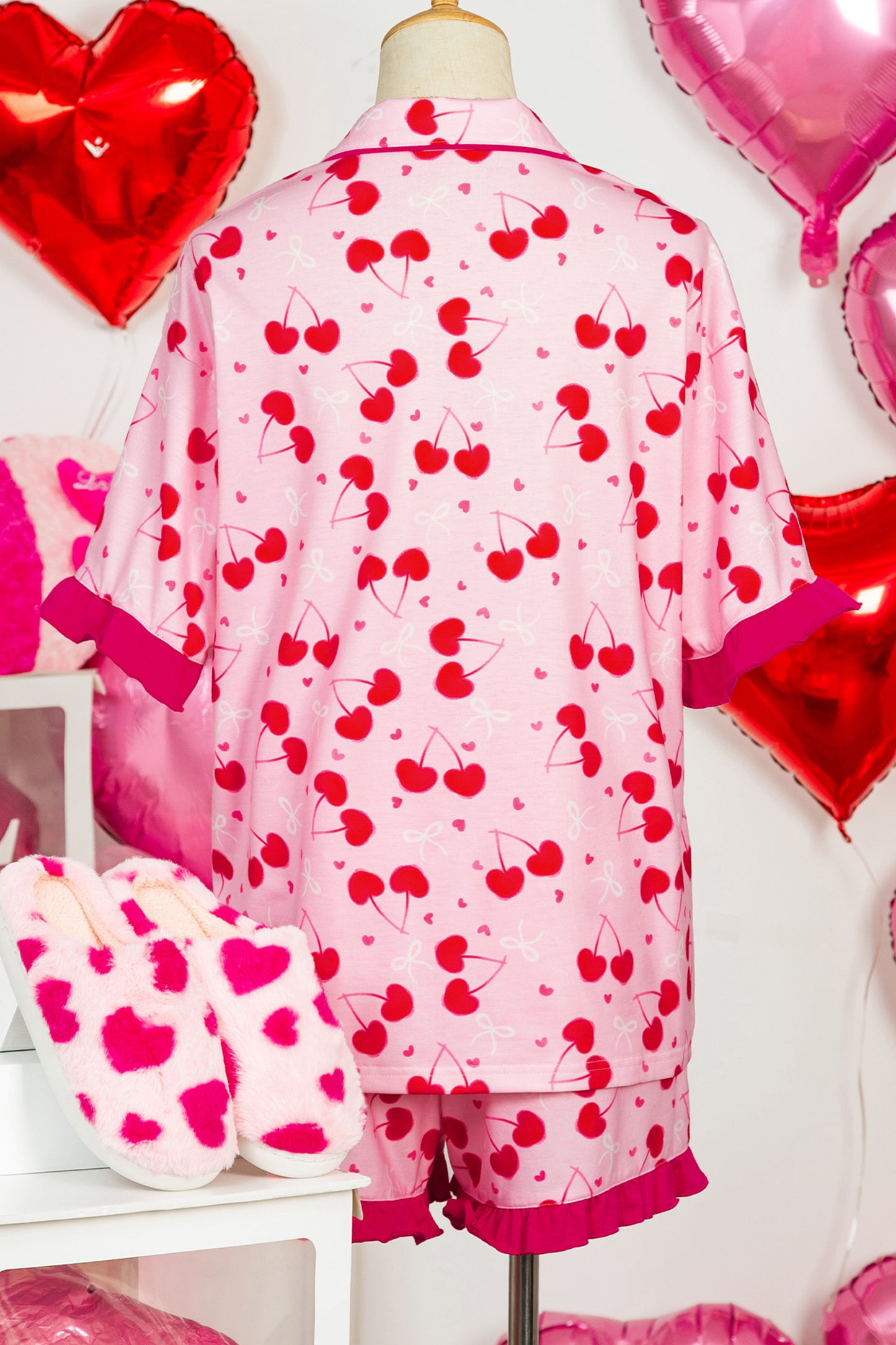 Conjunto corto de pijama con estampado mixto de cerezas y lazo con borde festoneado