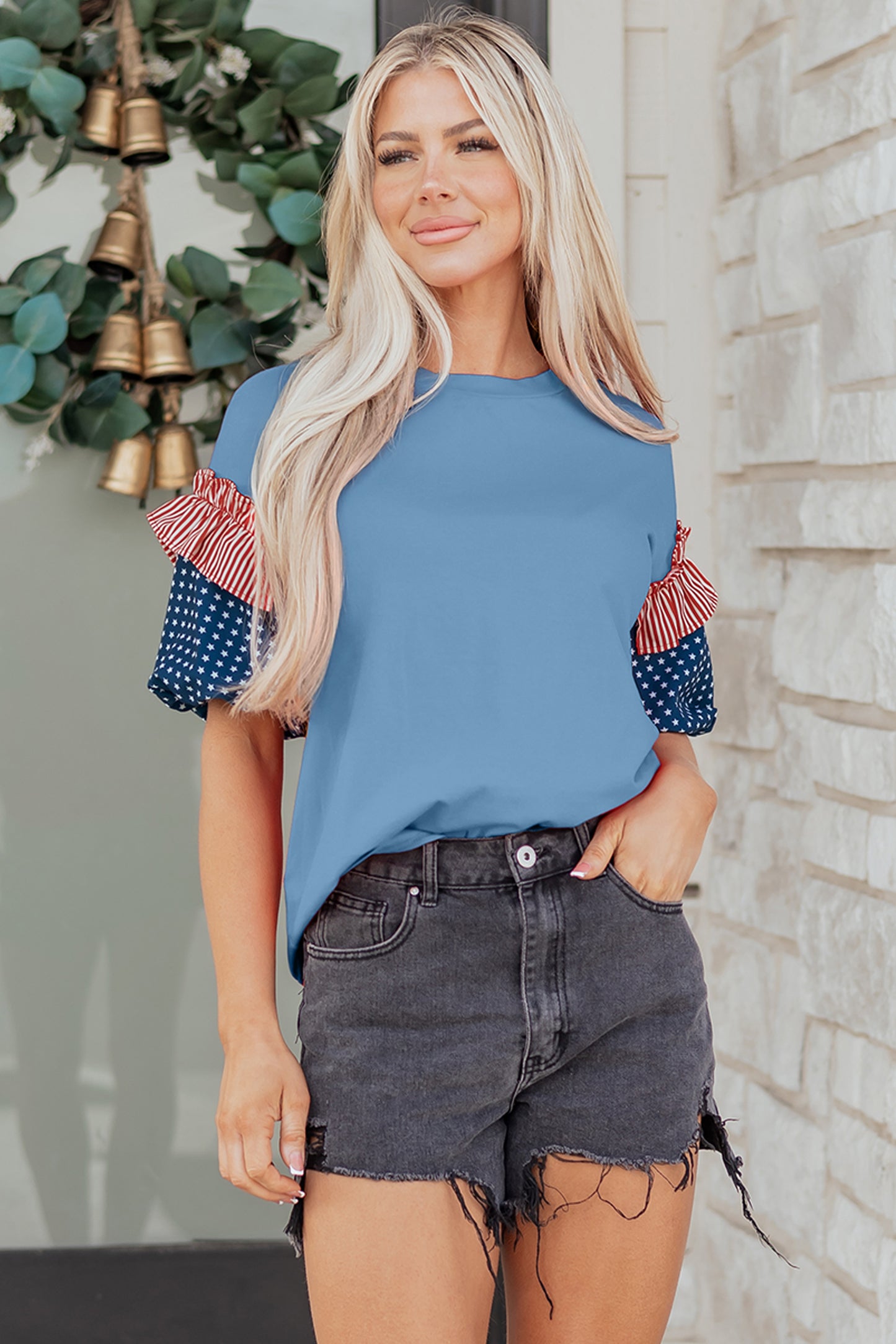 Top de manga corta abullonada Beau Blue con estampado de rayas y estrellas