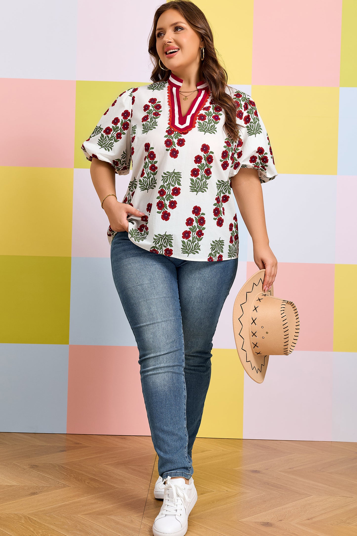Blusa de Algodón Blanca Talla Grande con Estampado Floral, Ribete de Ricrac y Manga Corta