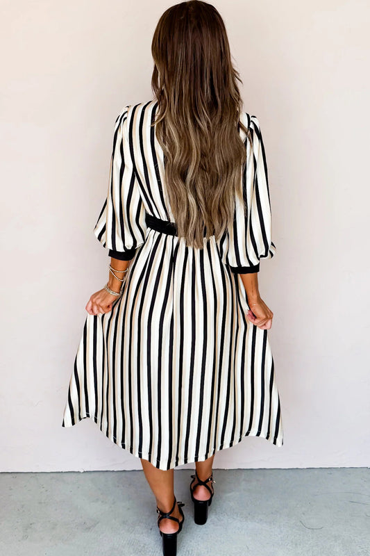 Vestido midi abotonado estilo camisa con mangas abullonadas 3/4 y rayas negras