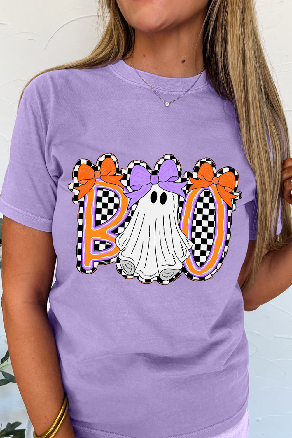 Camiseta gráfica de Halloween con fantasma y lazo a cuadros de glicina Boo