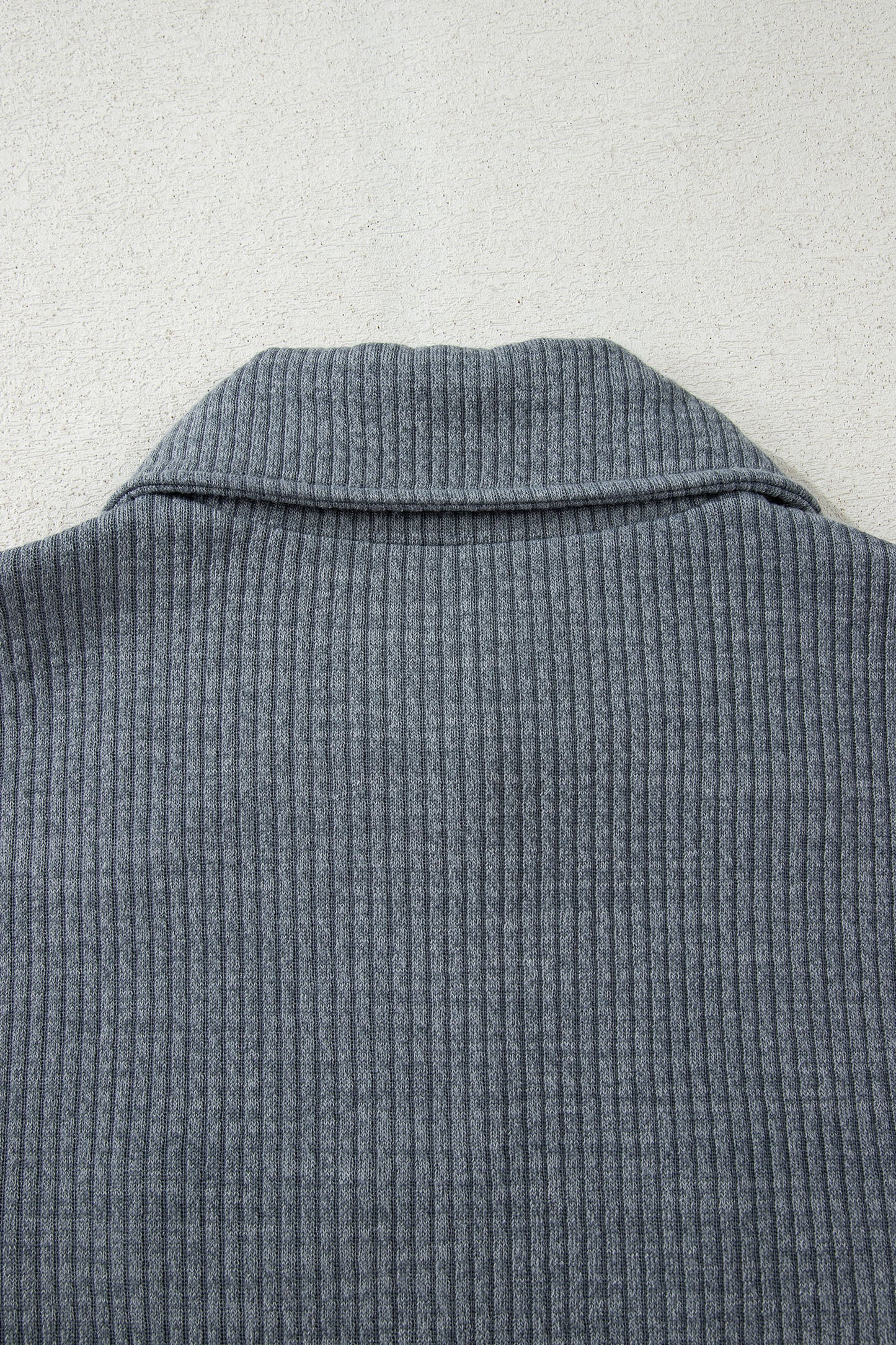 Chaqueta casual de punto acanalado gris medio con botones y bolsillos de solapa delanteros