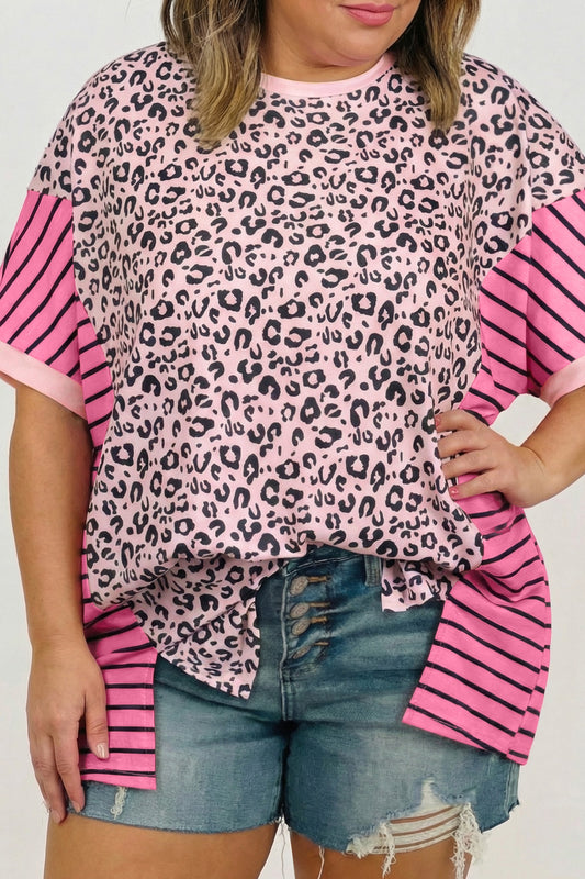 Camiseta de talla grande con estampado de leopardo rosa, rayas y parches en contraste