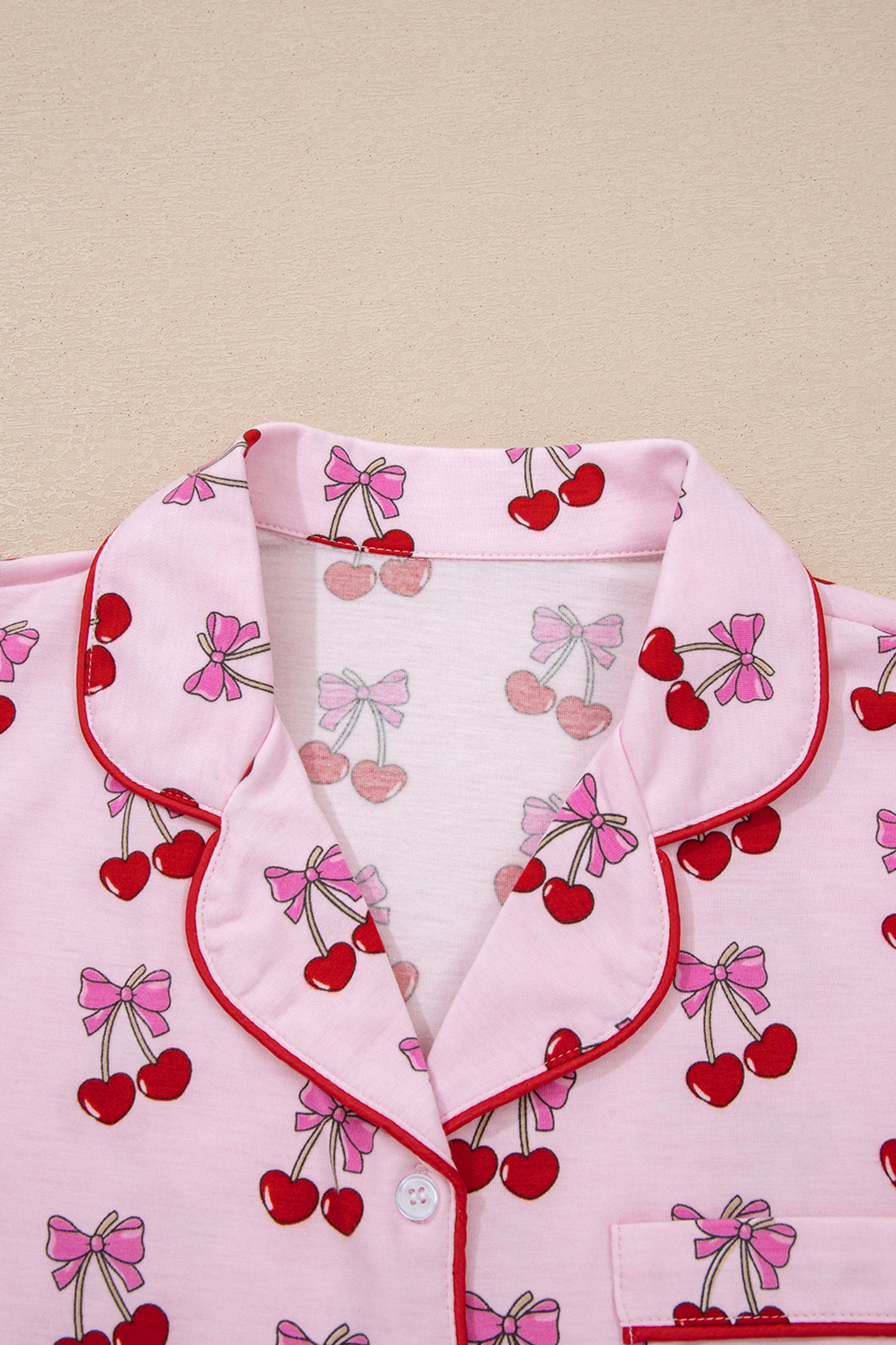 Pijama corto con estampado de cerezas/lazos rosas
