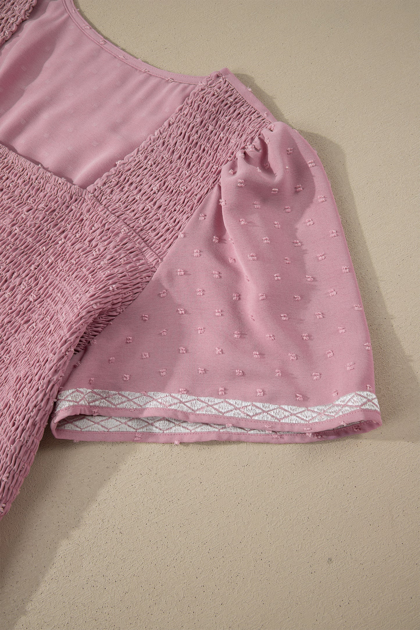 Vestido Midi Fluido Rosa Talla Grande con Manga Corta, Puntos Suizos y Cintura Fruncida