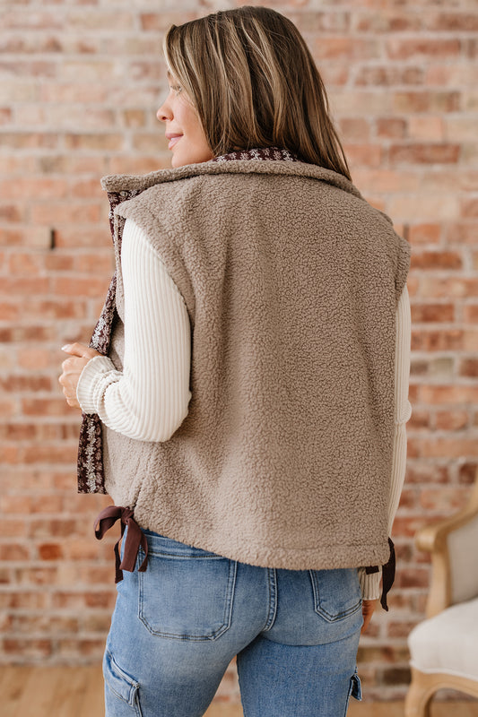 Chaleco de forro polar sherpa con lazos laterales Goat