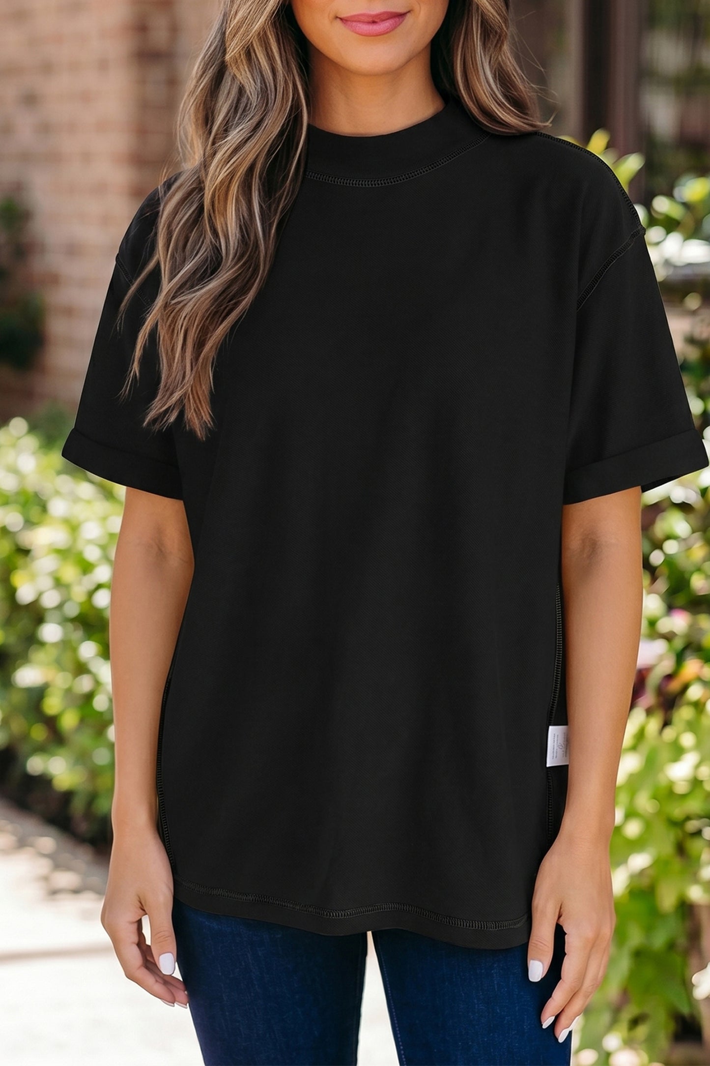 Camiseta oversize de cuello alto en negro liso